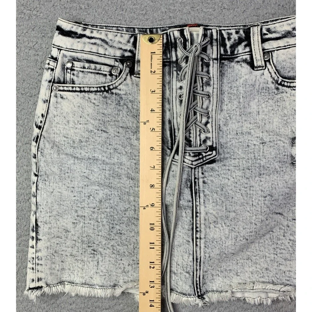 Alice + Olivia Skirt Womens Size 27 Acid Wash Lace Up Denim Mini Skirt Raw Hem